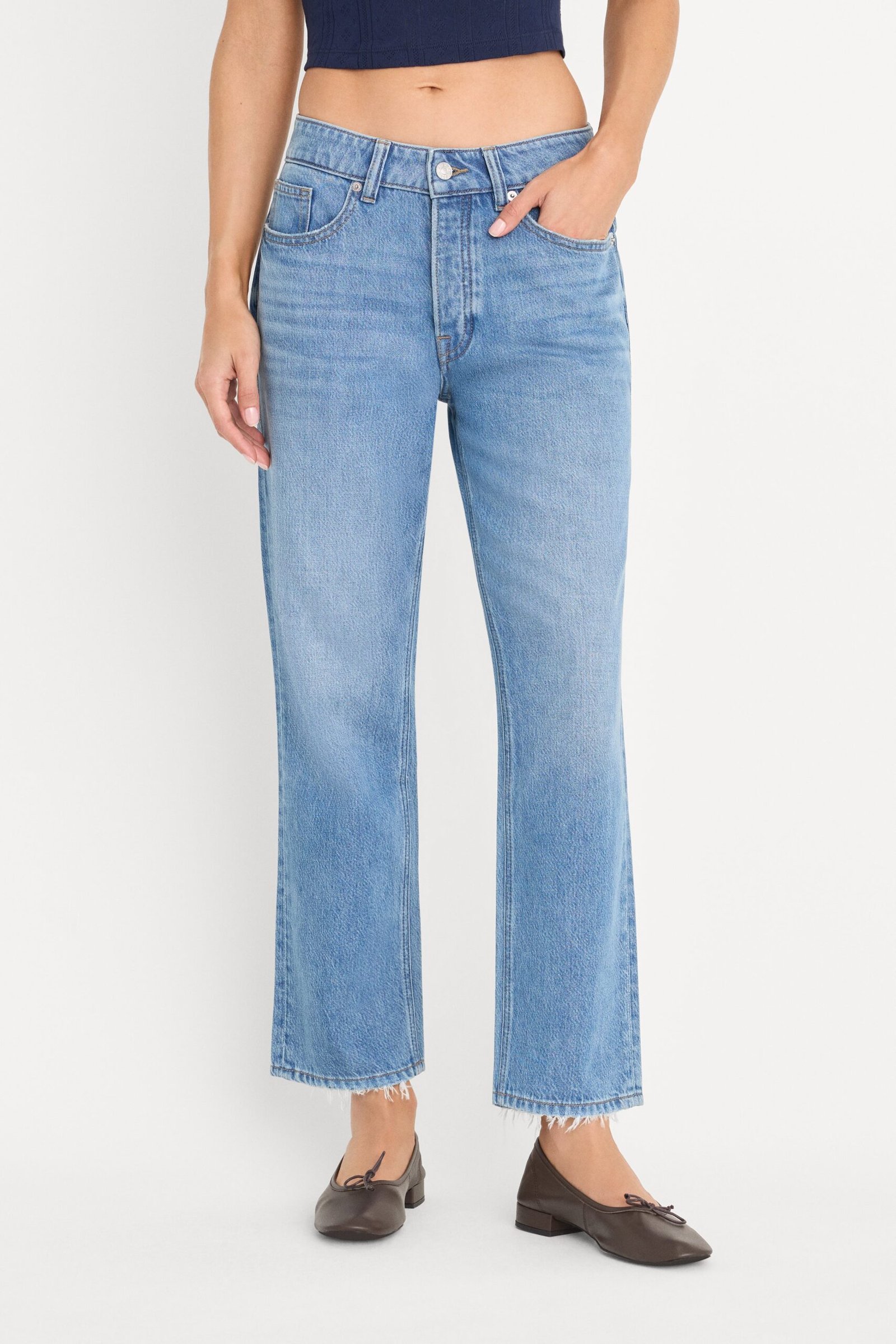 Alternative view of WEIGHTLESS BOYFRIEND JEANS | INDIGO961