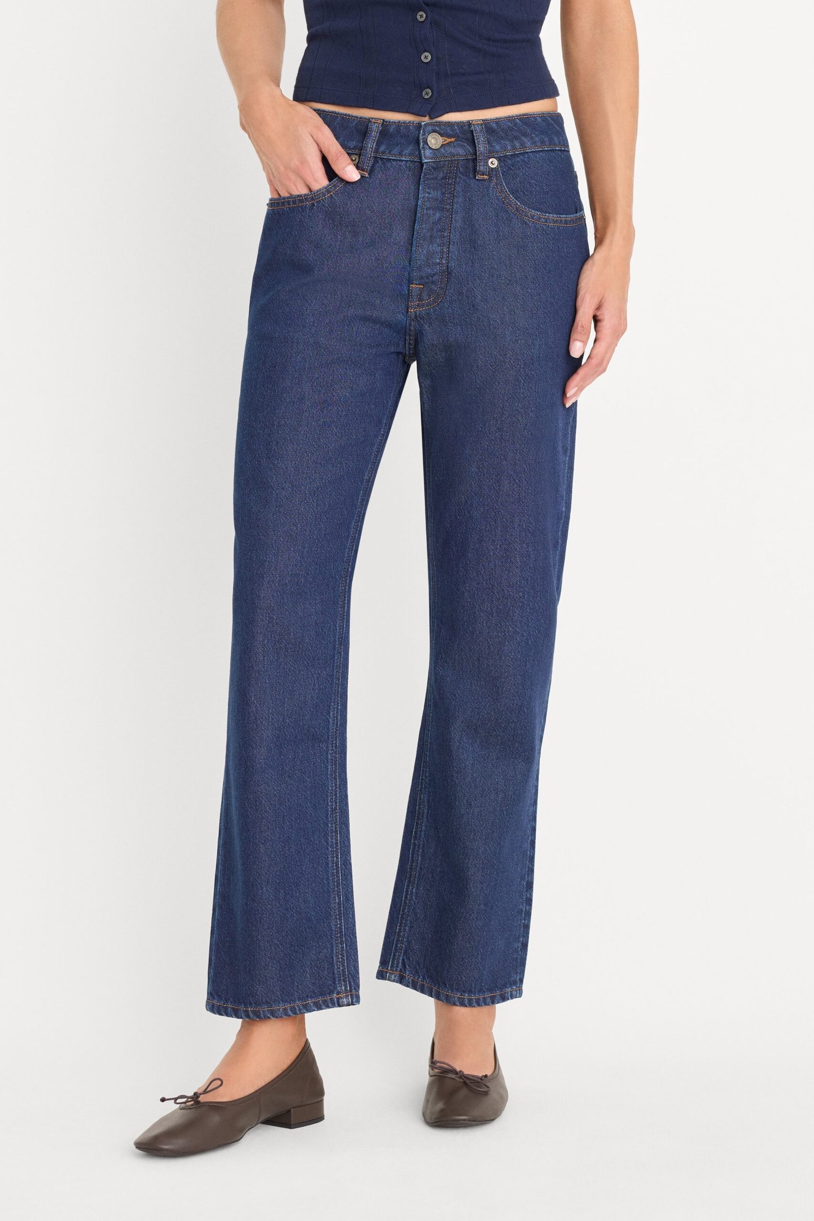 Alternative view of WEIGHTLESS BOYFRIEND JEANS | INDIGO