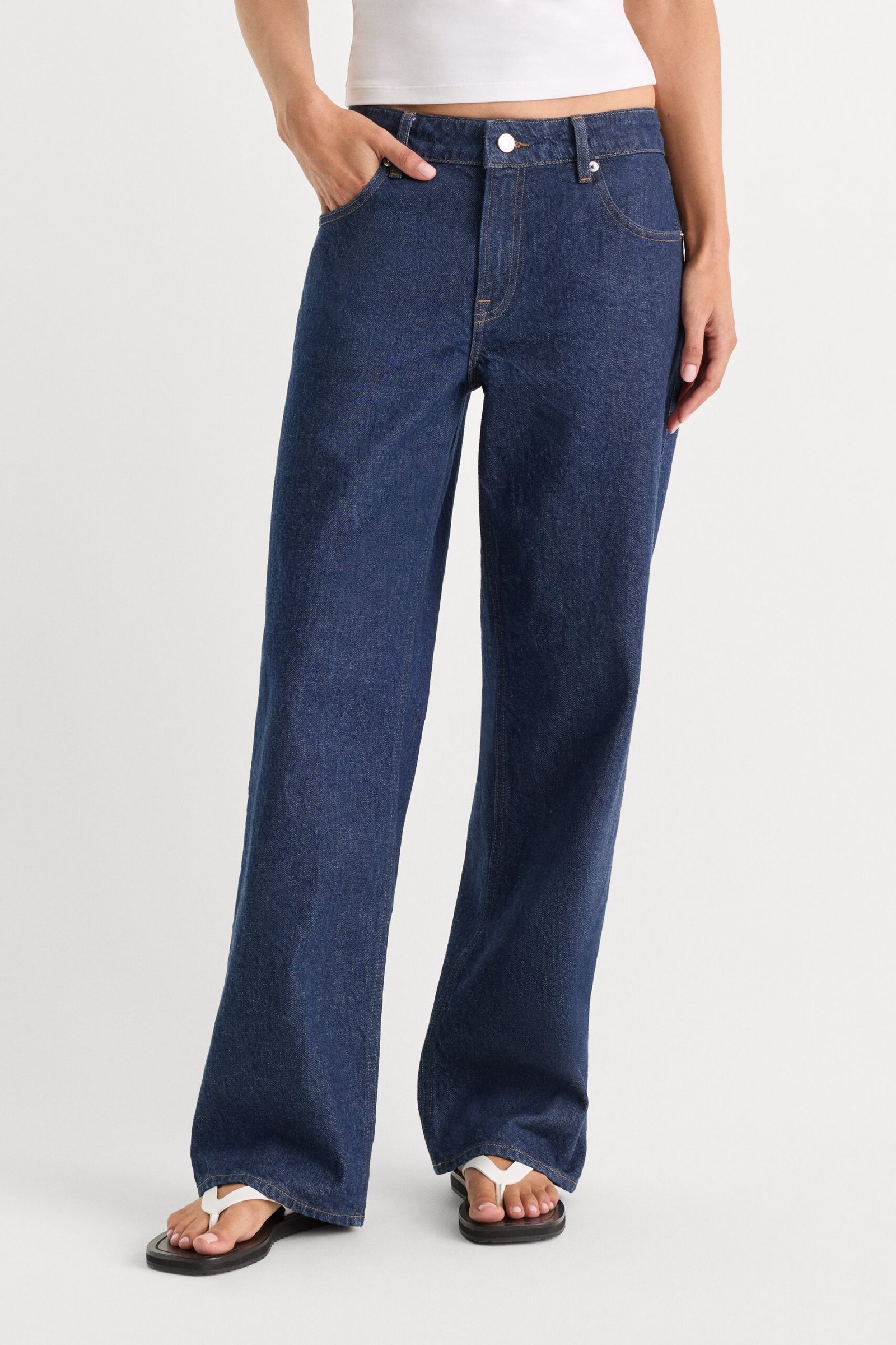 Alternative view of LOW RELAXED STRAIGHT JEANS | RINSE