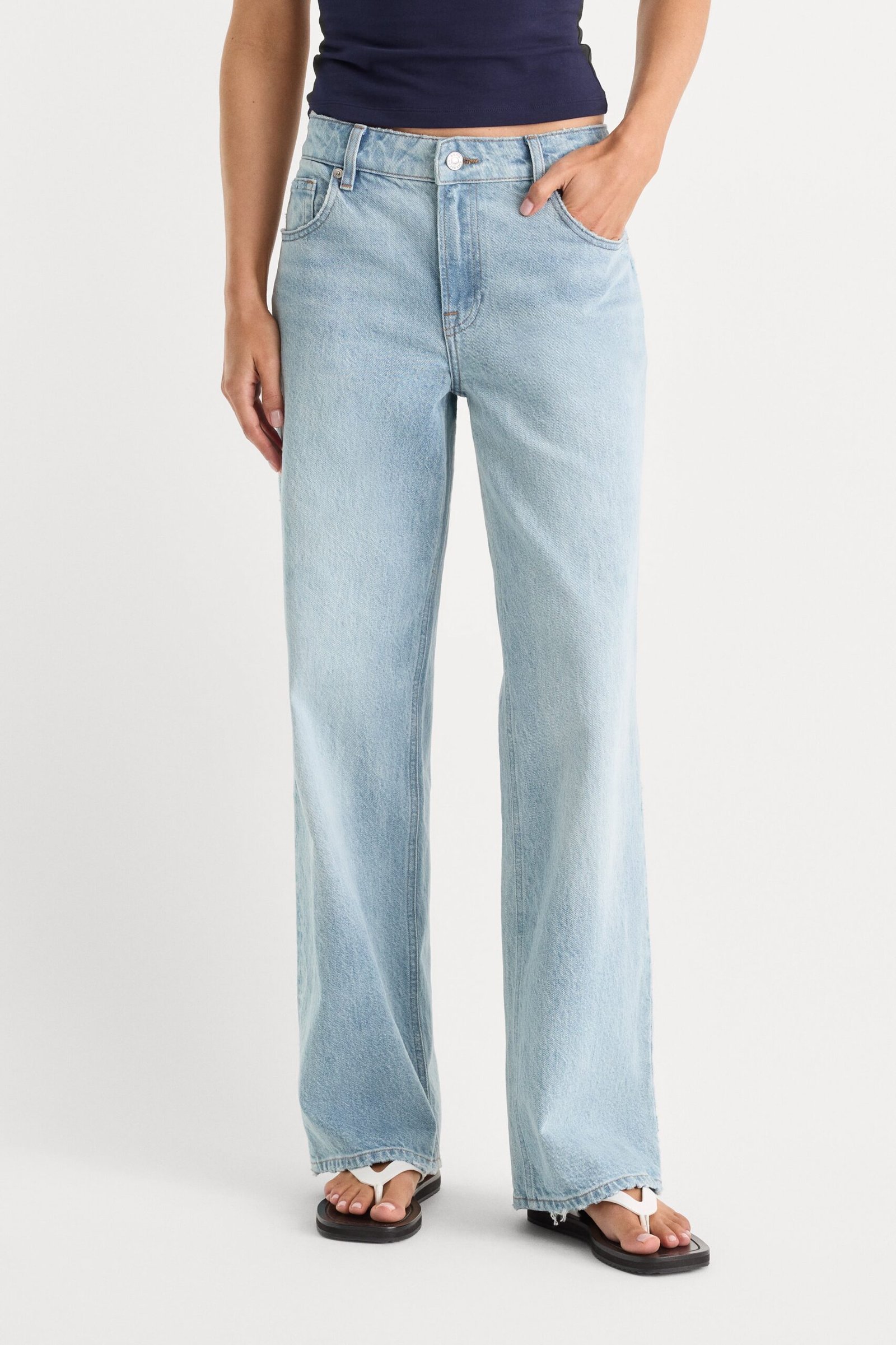 Alternative view of LOW RELAXED STRAIGHT JEANS | INDIGO1220