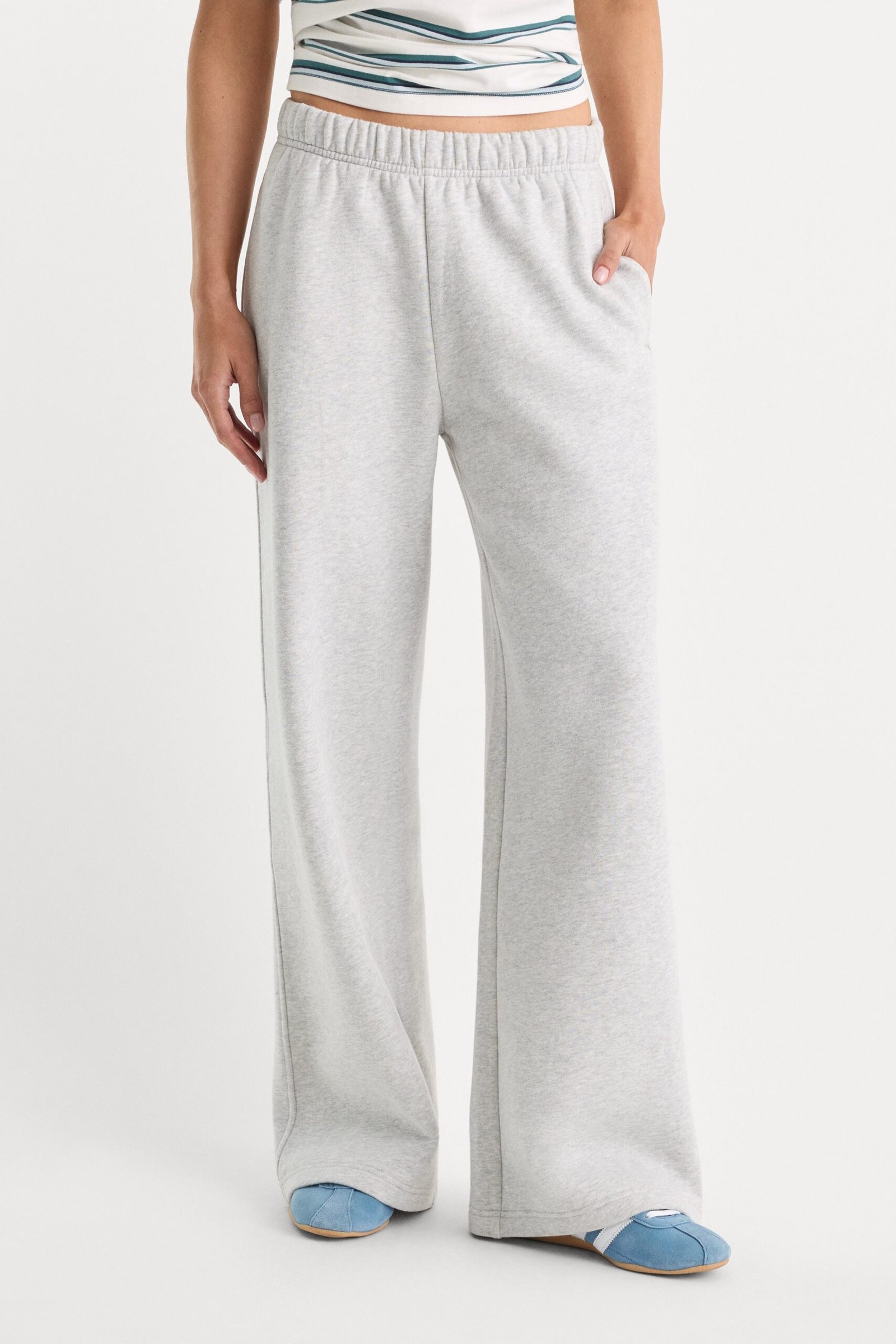 Alternative view of THE FLEECE SWEATPANT | HEATHER GREY