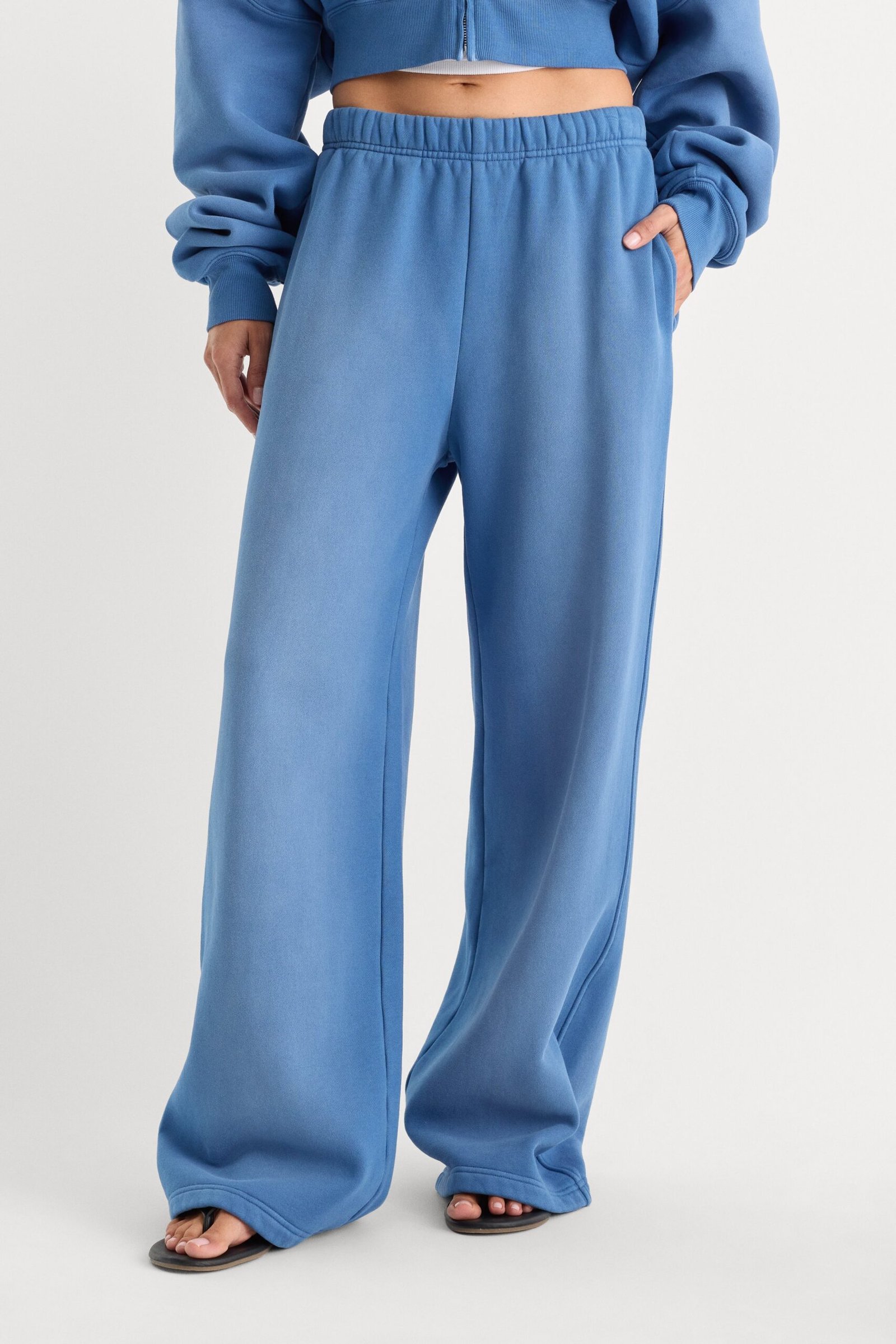 Alternative view of THE FLEECE SWEATPANT | BLUE DRIFT