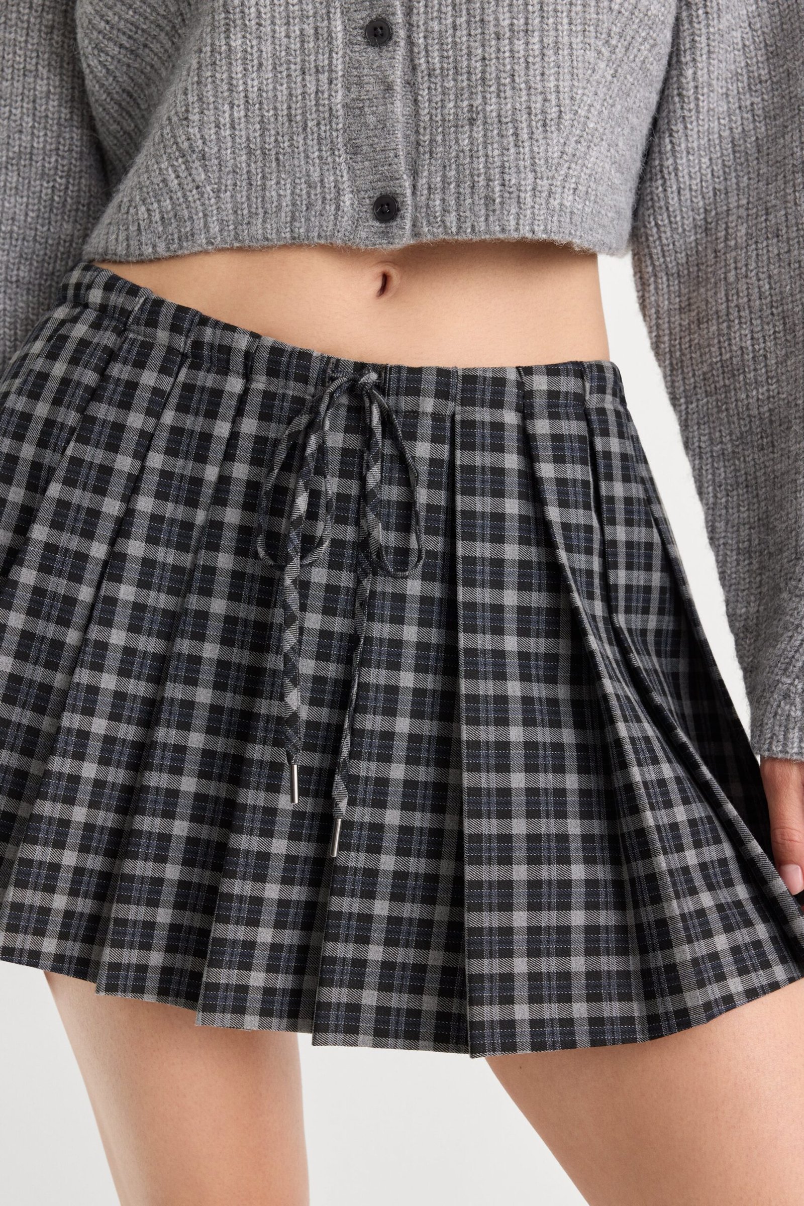 THE PLEATED SKIRT | CHARCOAL PLAID - Image 4
