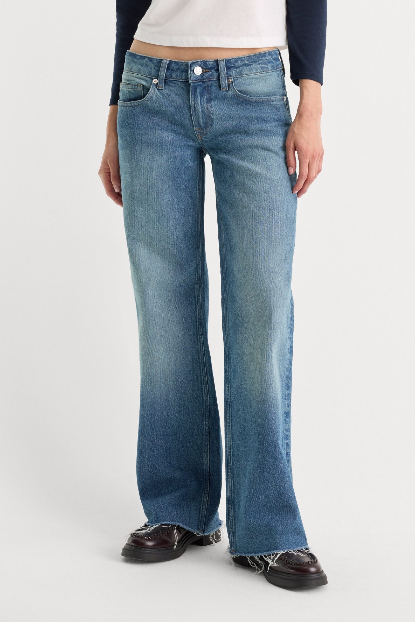 Alternative view of VINTAGE LOW LOOSE JEANS | TROUBLED WATER