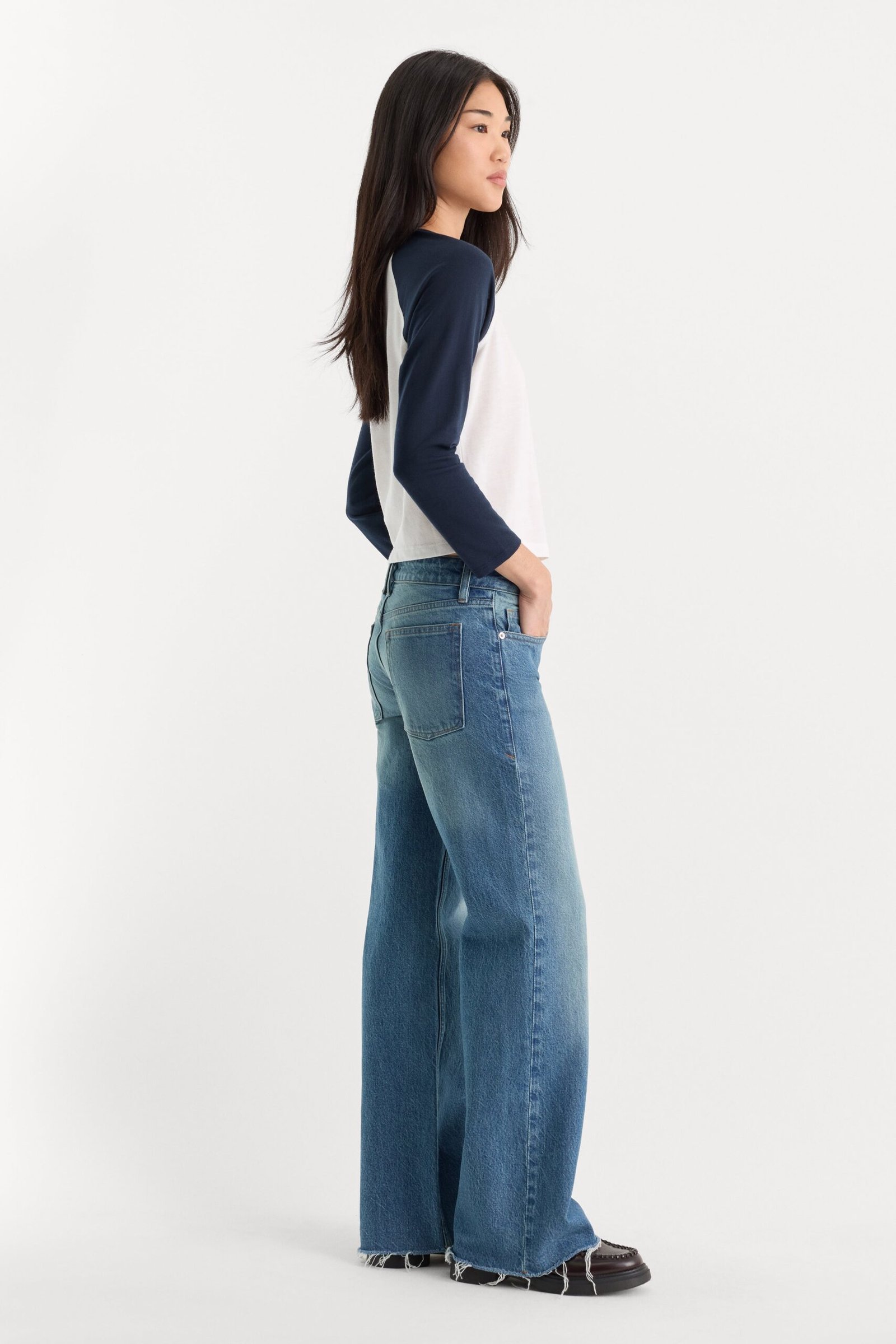 VINTAGE LOW LOOSE JEANS | TROUBLED WATER - Image 3
