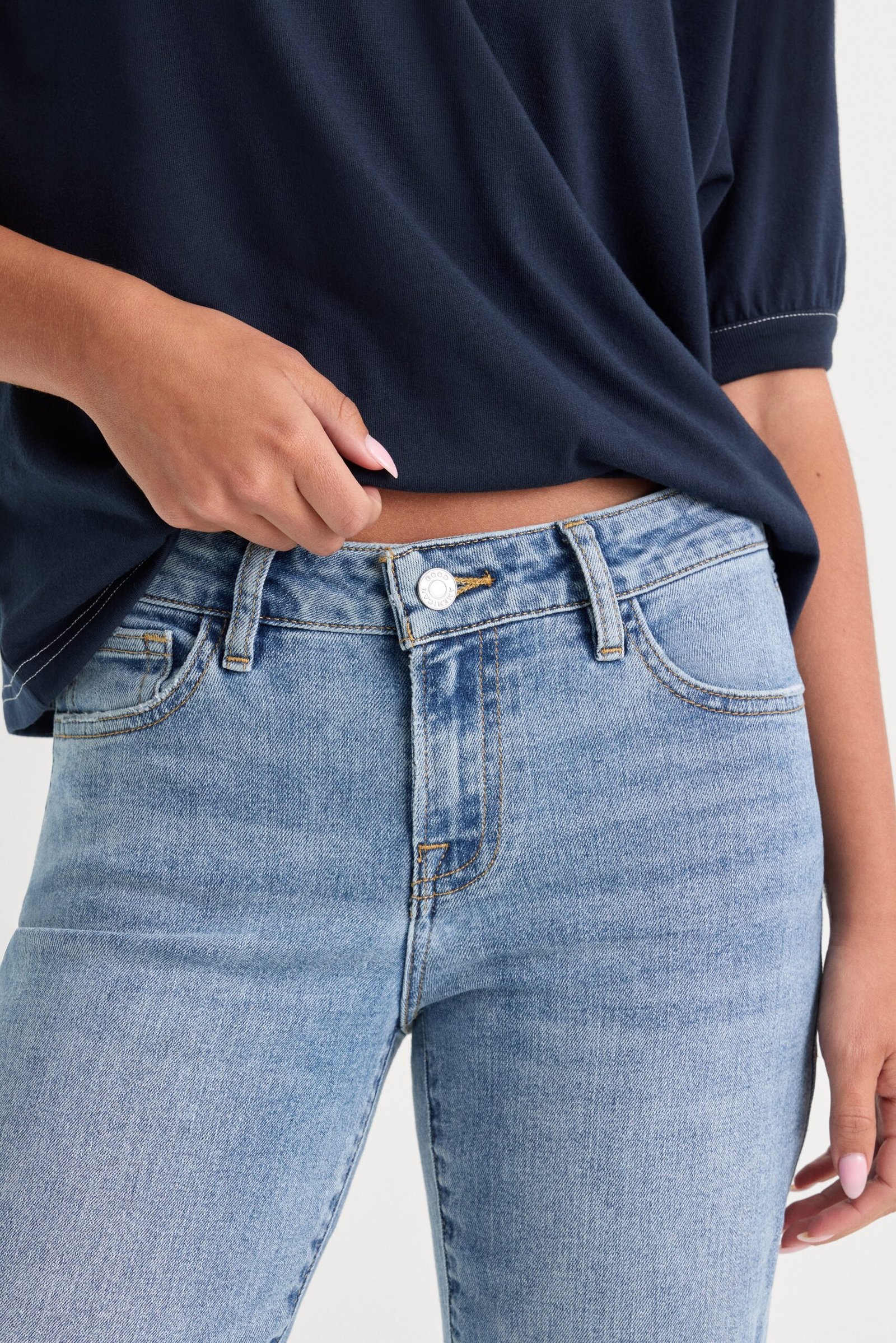 GOOD LOW RISE BOOTCUT JEANS | WHISPER - Image 4