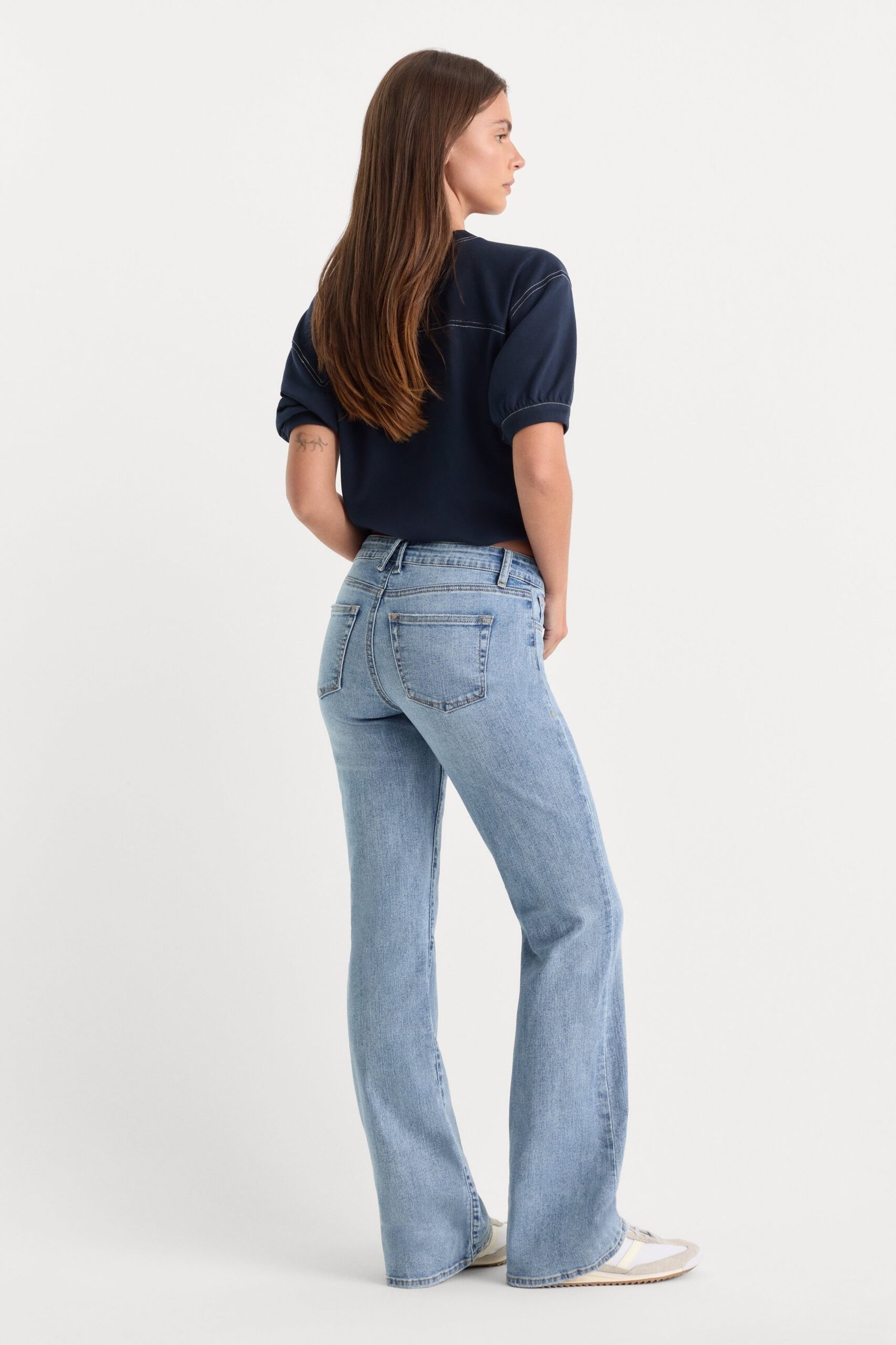 GOOD LOW RISE BOOTCUT JEANS | WHISPER - Image 5