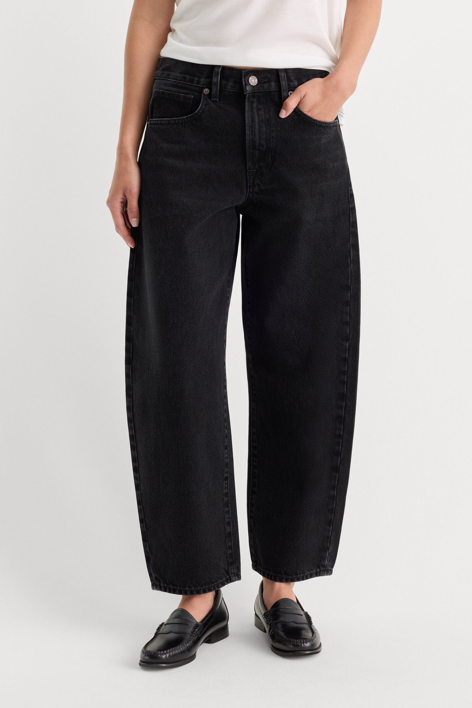 Alternative view of VINTAGE BARREL ANKLE JEANS | FLAT TYRE